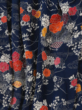 画像をギャラリービューアに読み込む, 型染牡丹に菊農村風景模様【絹】