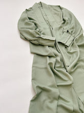 画像をギャラリービューアに読み込む, 霧がけ地紋青磁鼠色無地【六つ釦】