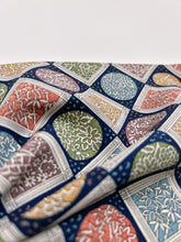 画像をギャラリービューアに読み込む, 格子囲みの松竹梅模様【L・化繊】