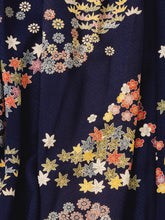 画像をギャラリービューアに読み込む, 桧垣地紋に四季の草花模様【絹】