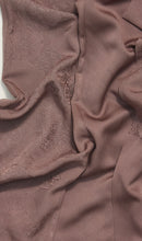 画像をギャラリービューアに読み込む, 濃色雲がけ古典柄地紋の無地【六つ釦】