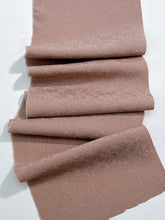 画像をギャラリービューアに読み込む, 赤白橡の織り出し色無地【六つ釦】