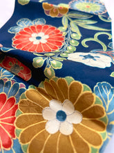 画像をギャラリービューアに読み込む, 四季花地紋に菊模様