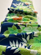 画像をギャラリービューアに読み込む, 青海波地紋に草木模様【L】