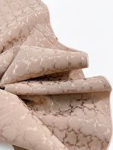 画像をギャラリービューアに読み込む, 暈し格子総地紋模様【六つ釦】