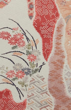 画像をギャラリービューアに読み込む, 膨れ紗綾型地紋に雲取り模様【四つ釦】