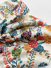 画像をギャラリービューアに読み込む, 菊地紋に型染草花模様【六つ釦】