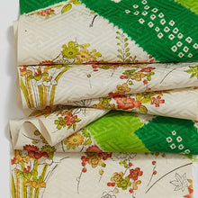 画像をギャラリービューアに読み込む, 紗綾型地紋に絞り草花模様【六つ釦】