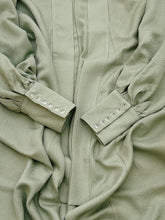 画像をギャラリービューアに読み込む, 霧がけ地紋青磁鼠色無地【六つ釦】