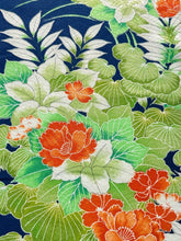 画像をギャラリービューアに読み込む, 青海波地紋に草木模様【L】