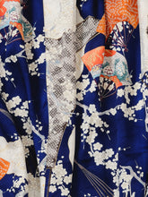 画像をギャラリービューアに読み込む, 変わり分銅繋ぎ地紋に扇梅模様【絹】