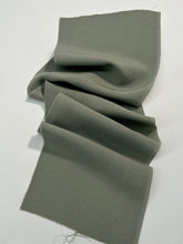 画像をギャラリービューアに読み込む, 薄抹茶の色無地【四つ釦】