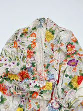 画像をギャラリービューアに読み込む, 縦縞更紗地紋に総草花模様【六つ釦】