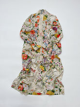 画像をギャラリービューアに読み込む, 縦縞更紗地紋に総草花模様【六つ釦】