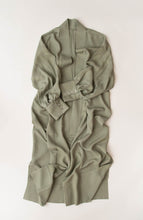 画像をギャラリービューアに読み込む, 薄抹茶の色無地【四つ釦】
