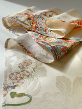 画像をギャラリービューアに読み込む, 暈し御所車に花模様総柄地紋【長】