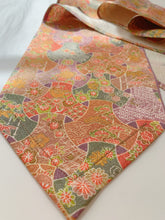 画像をギャラリービューアに読み込む, 幾何学取りに古典草花模様【長】