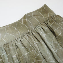 画像をギャラリービューアに読み込む, 芝模様菊地紋尽くし【ギャザーラップスカート】