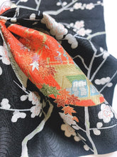 画像をギャラリービューアに読み込む, 破れ地紙に屋敷楓枝梅模様【ギャザーラップスカート】