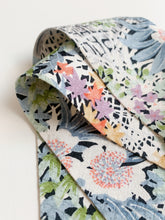 画像をギャラリービューアに読み込む, 垣根に草花模様①【短】