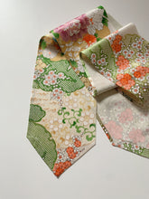 画像をギャラリービューアに読み込む, 雪輪に牡丹・枝梅・菊・楓模様【長】