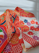 画像をギャラリービューアに読み込む, 斜め縞に亀甲楓梅菊尽くし模様【短】