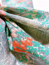 画像をギャラリービューアに読み込む, 草花暈し模様【ギャザーラップスカート】