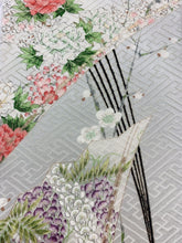 画像をギャラリービューアに読み込む, 紗綾形地紋に春秋草花模様【タックラップスカート】