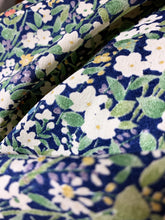 画像をギャラリービューアに読み込む, 草花尽くし模様【タックラップスカート】