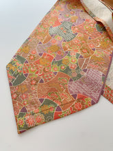 画像をギャラリービューアに読み込む, 幾何学取りに古典草花模様【長】