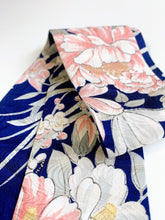画像をギャラリービューアに読み込む, 鳥と菊枝梅牡丹模様【短】