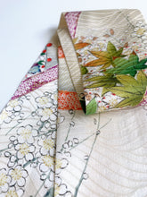 画像をギャラリービューアに読み込む, 枝梅・熨斗・丸に古典草花模様波地紋【短】