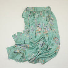 画像をギャラリービューアに読み込む, 金彩蝶に草花模様【ギャザーラップスカート】