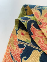 画像をギャラリービューアに読み込む, 唐草花模様【短より短】