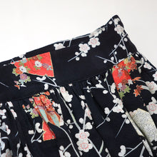 画像をギャラリービューアに読み込む, 破れ地紙に屋敷楓枝梅模様【ギャザーラップスカート】