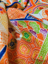 画像をギャラリービューアに読み込む, 斜め縞に亀甲楓梅菊尽くし模様【タックラップスカート】