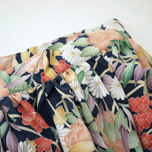 画像をギャラリービューアに読み込む, 菊梅牡丹大草模様【ギャザーラップスカート】