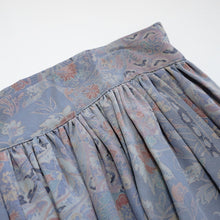 画像をギャラリービューアに読み込む, 縮緬幾何学取りに絵皿模様【ギャザーラップスカート】