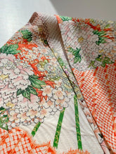 画像をギャラリービューアに読み込む, 枝梅に熨斗丸華に古典模様【長】