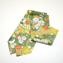 画像をギャラリービューアに読み込む, 雲取りに草花模様【長】