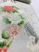 画像をギャラリービューアに読み込む, 紗綾形地紋に春秋草花模様【タックラップスカート】