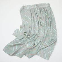 画像をギャラリービューアに読み込む, 抽象模様【ギャザーラップスカート】