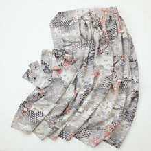 画像をギャラリービューアに読み込む, 切りばめ風草花に古典柄模様【ギャザーラップスカート】
