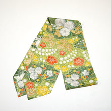 画像をギャラリービューアに読み込む, 雲取りに草花模様【長】