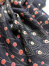 画像をギャラリービューアに読み込む, 枝梅と孔雀の羽模様【ギャザーラップスカート】