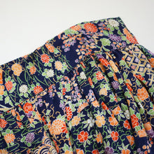 画像をギャラリービューアに読み込む, 古典模様花づくし流水地紋【ギャザーラップスカート】