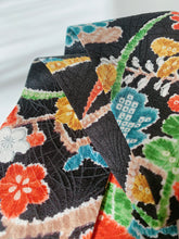 画像をギャラリービューアに読み込む, 御所車・菊・松・笹模様【短より短】