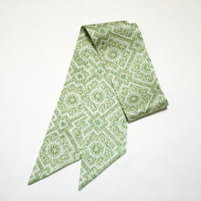 画像をギャラリービューアに読み込む, 斜め格子に花唐草模様 ② 【短】