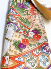 画像をギャラリービューアに読み込む, 暈し御所車に花模様総柄地紋【短】