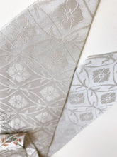 画像をギャラリービューアに読み込む, 色紙に扇・矢羽根・蝶模様唐草七宝地紋【短】